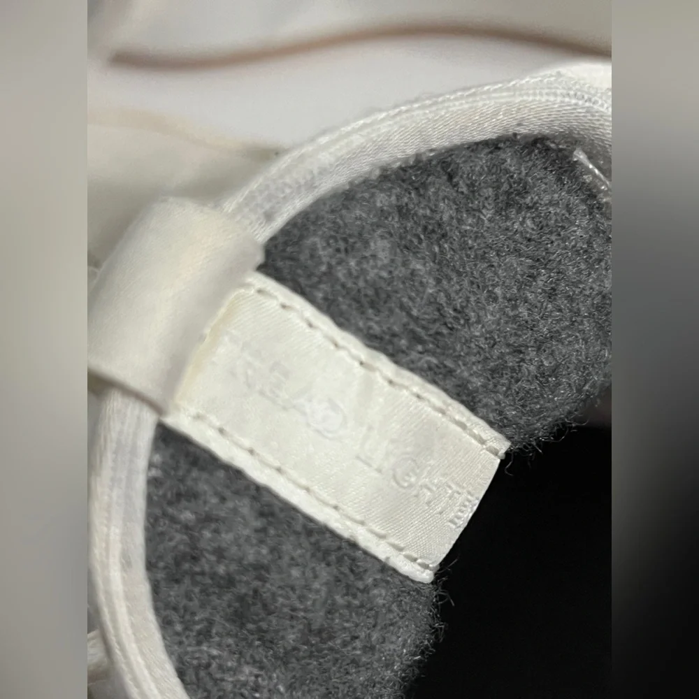 Allbirds Women’s Risers Sneakers, size 10. Cream off-white, white soles.